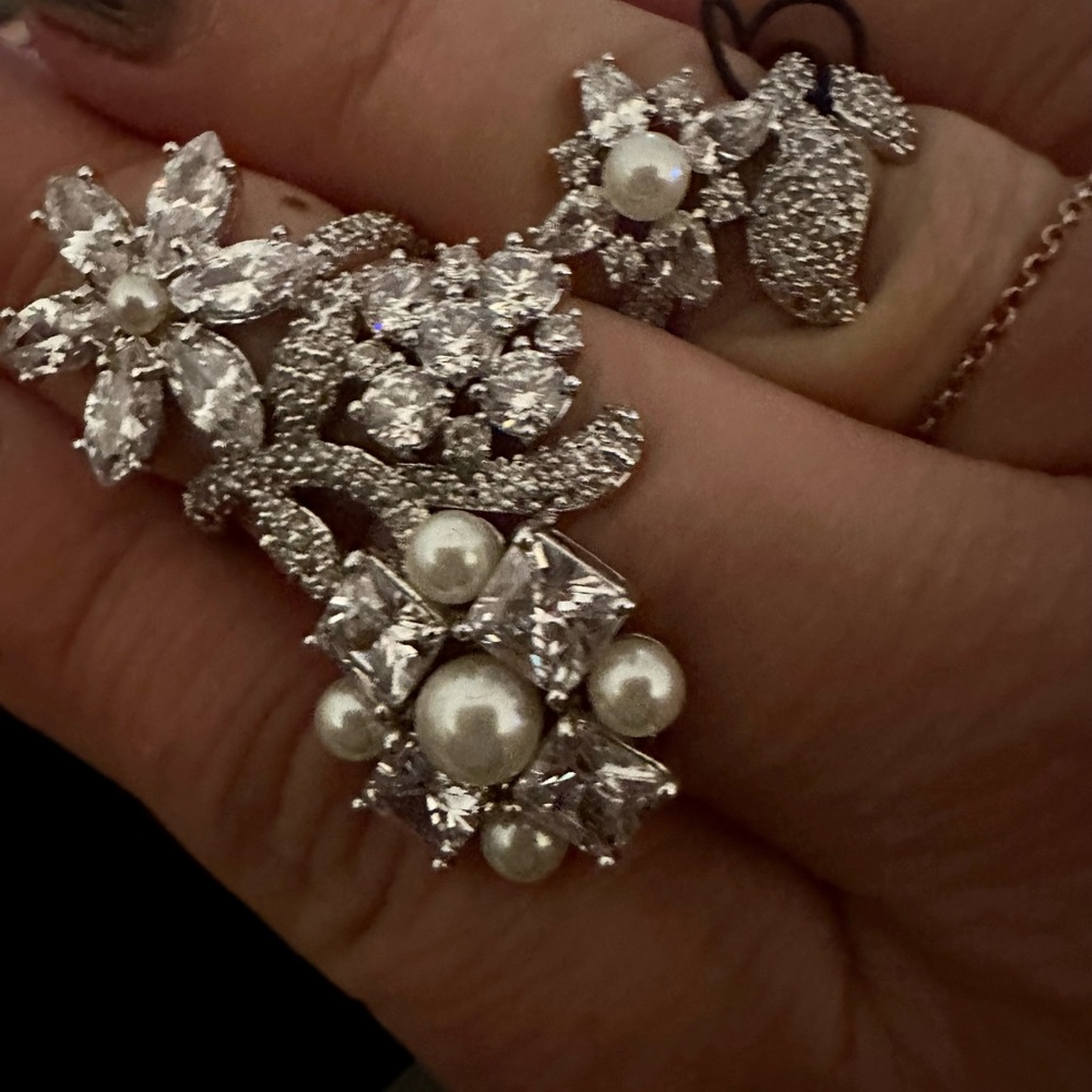 HENRI BENDEL DEBUTANTE PEARL WRAP RING